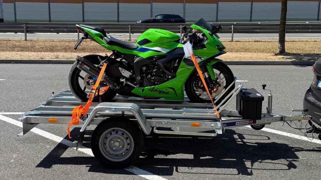Motortrailer met motor voor het vervoeren van 1 of 2 motoren