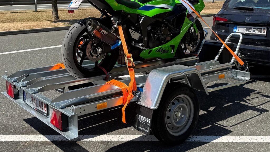 Motortrailer voor het veilig vervoeren van motoren bij DG Trailers in Mol